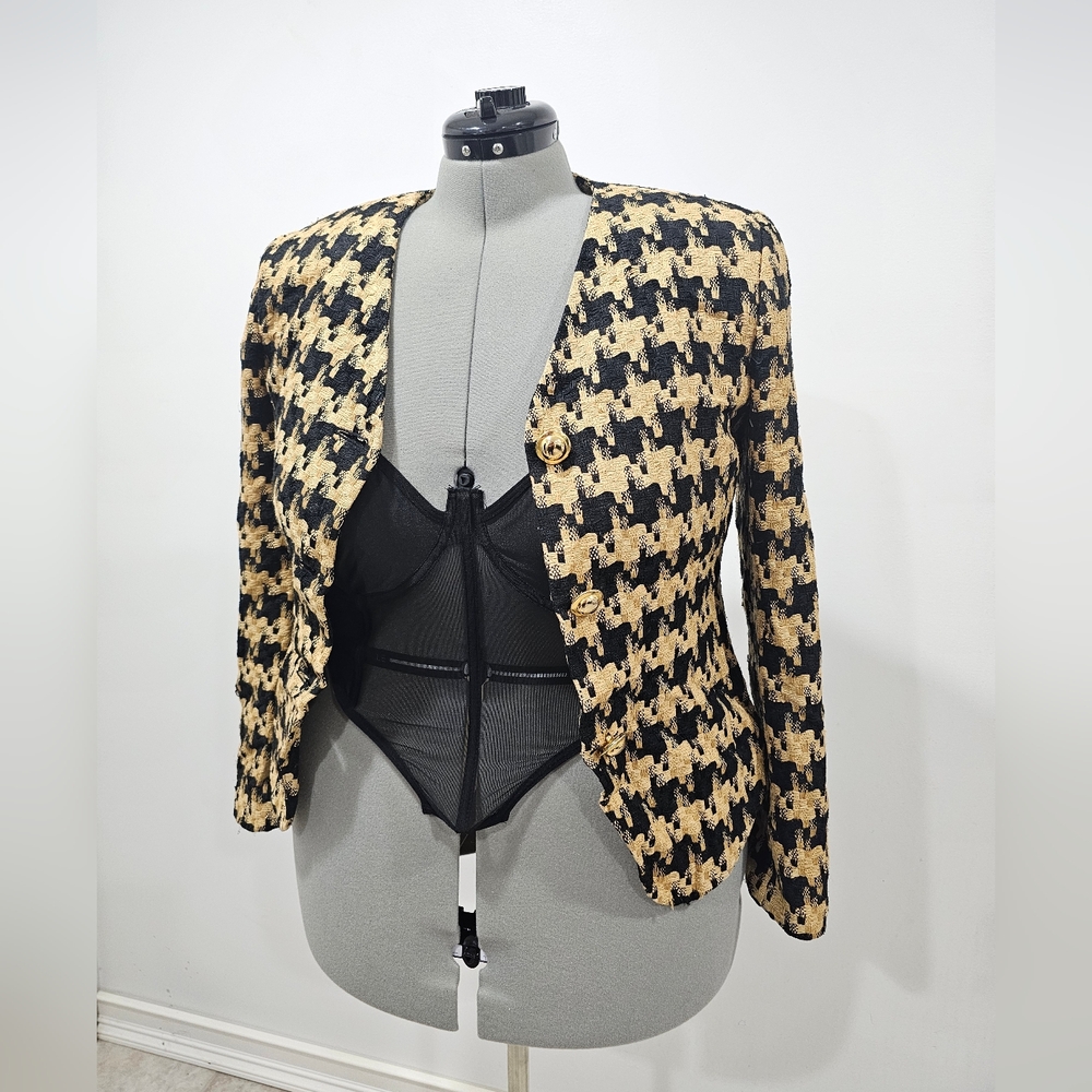 Blazer - Picture 6 of 6